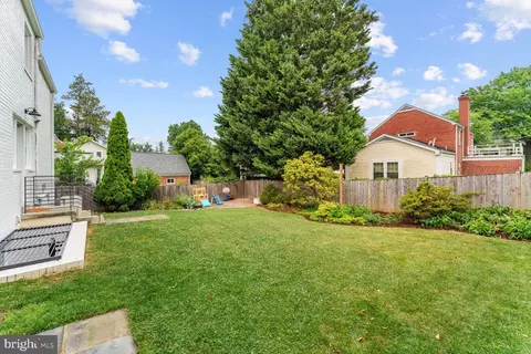 Exterior - 614 Pershing Dr, Silver Spring, MD 20910 photo 10 of 16