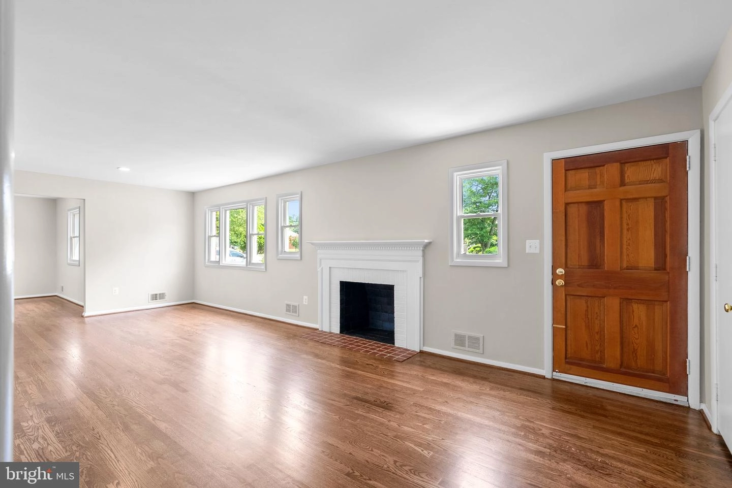 Living - 1116 W Nolcrest Dr, Silver Spring, MD 20903 photo 1 of 6