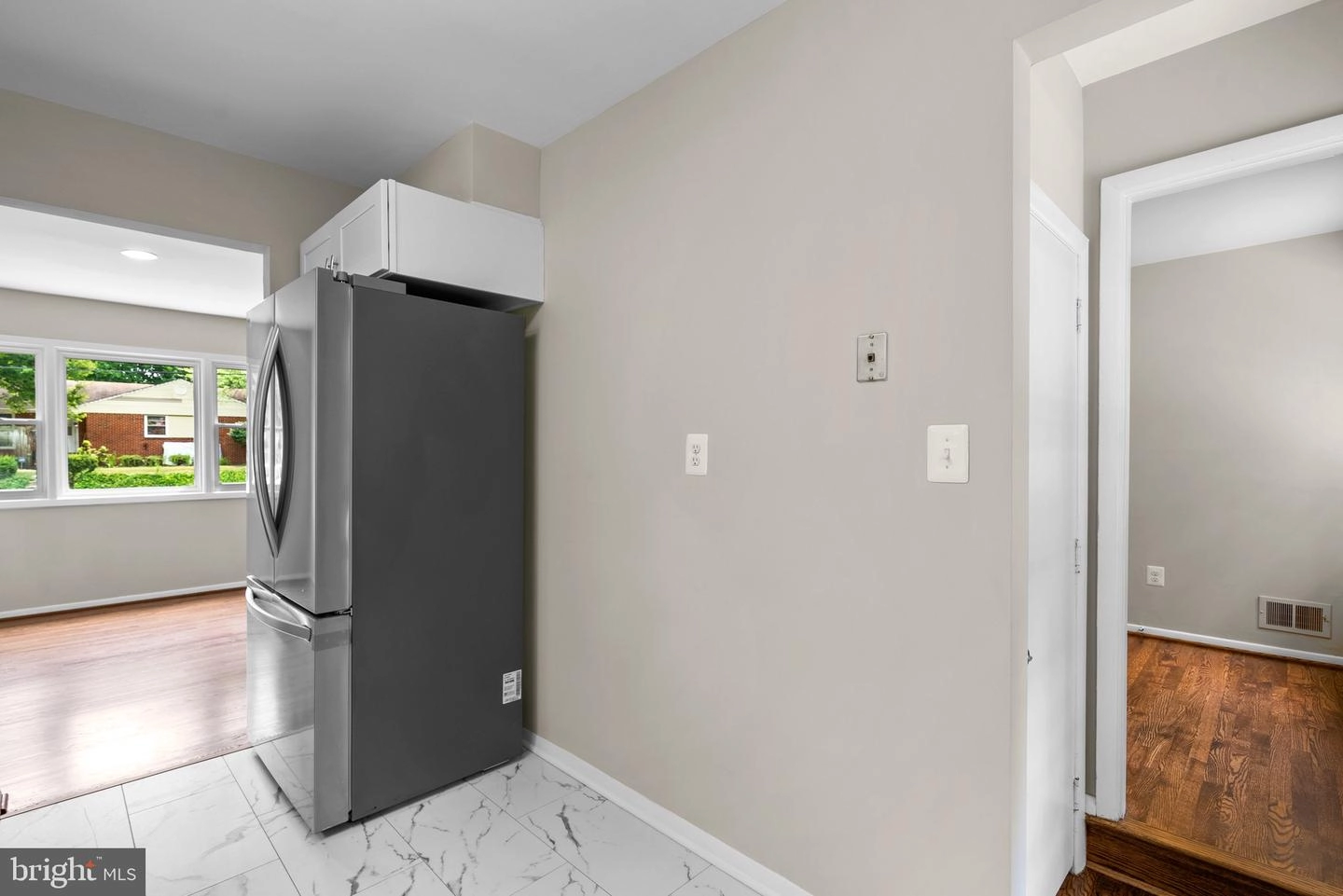 Entry Way - 1116 W Nolcrest Dr, Silver Spring, MD 20903 photo 1 of 3