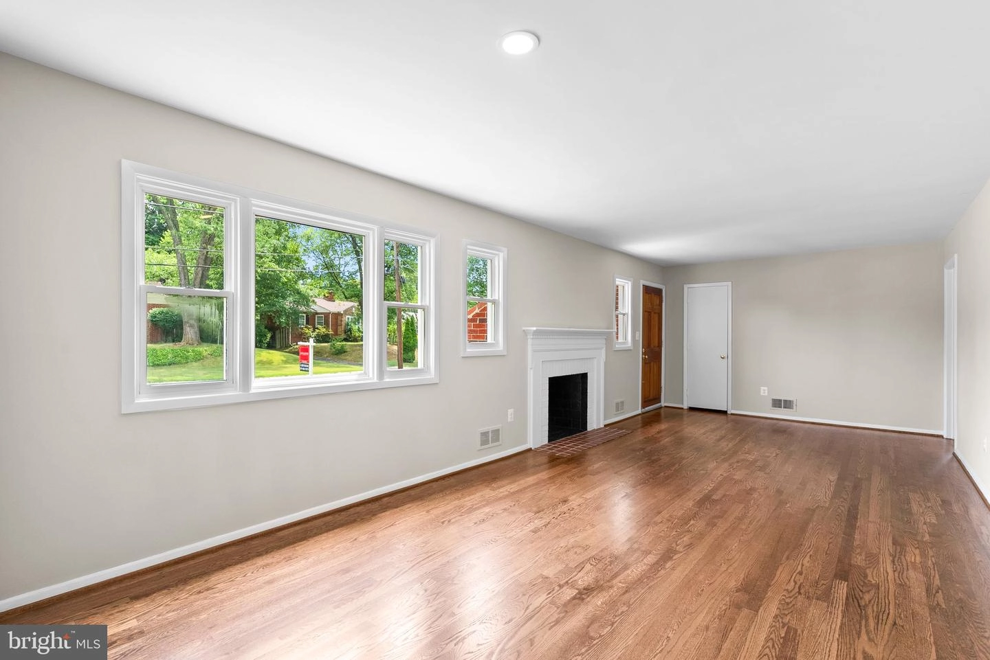 Living - 1116 W Nolcrest Dr, Silver Spring, MD 20903 photo 2 of 6