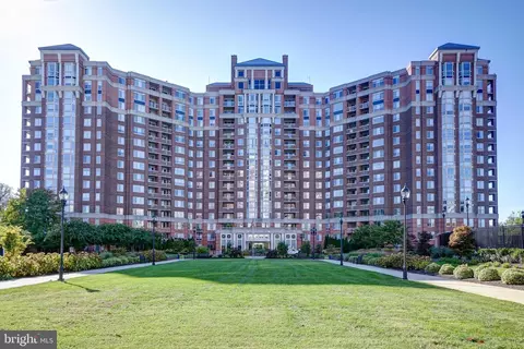 5809 Nicholson Ln #802, Rockville, MD 20852