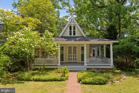 105 Grove Ave, Washington Grove, MD 20880
