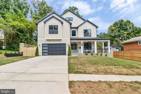 9711 Holmhurst Rd, Bethesda, MD 20817