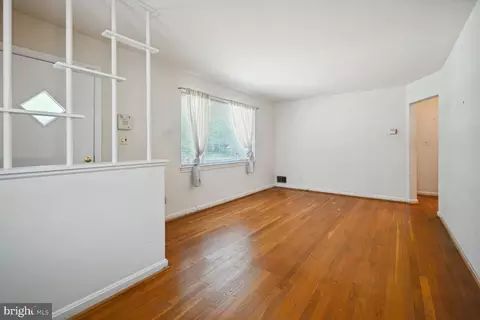 11500 Mapleview Dr, Silver Spring, MD 20902 photo 9