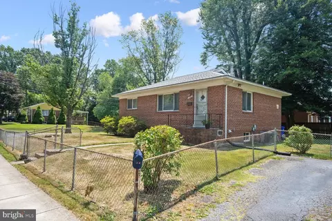 11500 Mapleview Dr, Silver Spring, MD 20902 photo 2