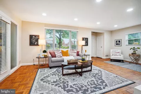 Living - 9506 Saginaw St, Silver Spring, MD 20901 photo 4 of 5