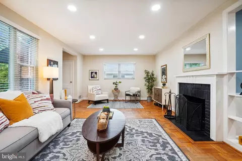 Living - 9506 Saginaw St, Silver Spring, MD 20901 photo 3 of 5