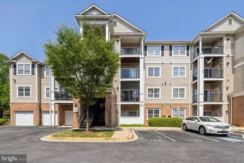 19629 Galway Bay Cir #104, Germantown, MD 20874