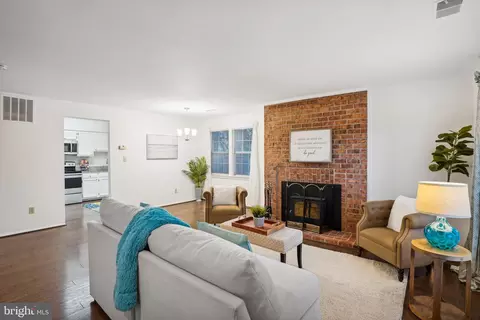 2982 Schubert Dr #16, Silver Spring, MD 20904 photo 2