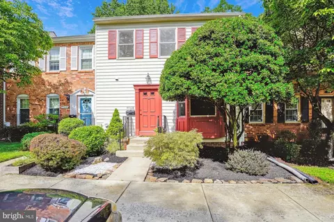 7768 Heatherton Ln, Potomac, MD 20854
