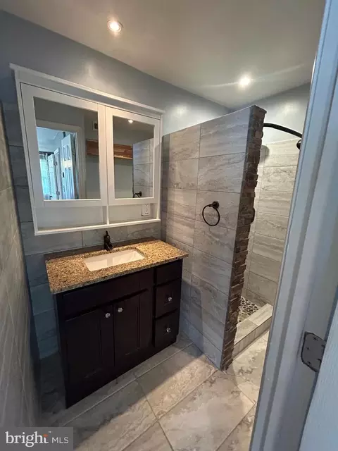 Bath - 9717 Dilston Rd, Silver Spring, MD 20903 photo 3 of 5