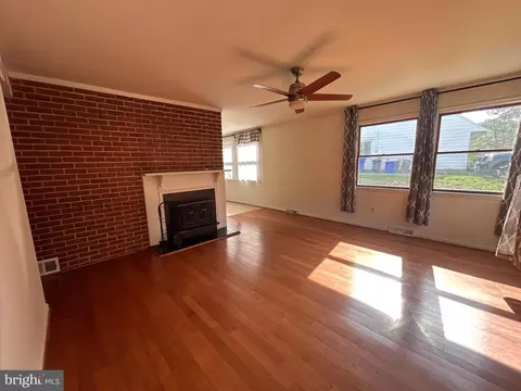 Living - 9717 Dilston Rd, Silver Spring, MD 20903 photo 5 of 10