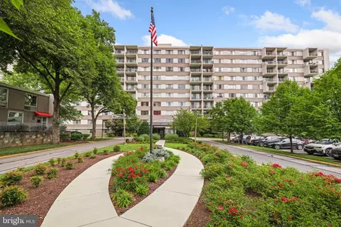 4977 Battery Ln #1-220, Bethesda, MD 20814