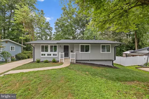 13815 Vista Dr, Rockville, MD 20853