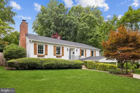 8012 Beech Tree Rd, Bethesda, MD 20817