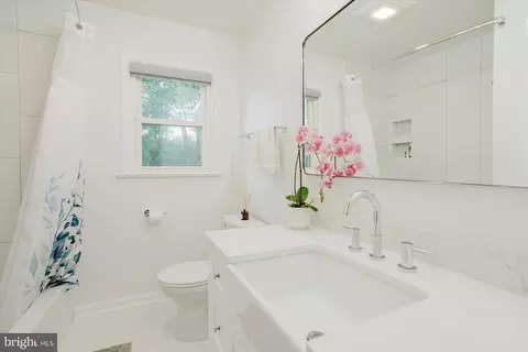 Bath - 1113 Tanley Rd, Silver Spring, MD 20904 photo 1 of 1