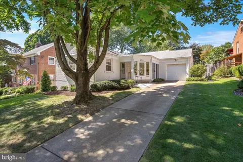 4511 Edgefield Rd, Kensington, MD 20895