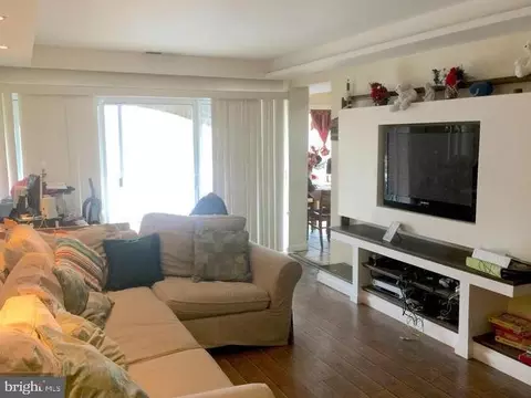 408 Girard St #49, Gaithersburg, MD 20877