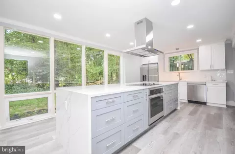 Kitchen - 11538 Highview Ave, Silver Spring, MD 20902 photo 4 of 7