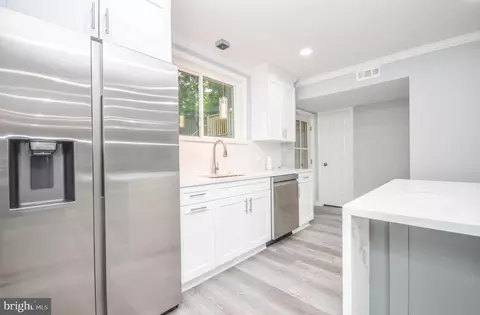 Entry Way - 11538 Highview Ave, Silver Spring, MD 20902 photo 2 of 5