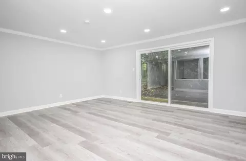 Living - 11538 Highview Ave, Silver Spring, MD 20902 photo 2 of 6