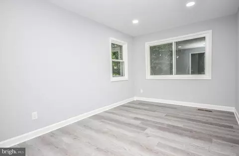 Living - 11538 Highview Ave, Silver Spring, MD 20902 photo 4 of 6
