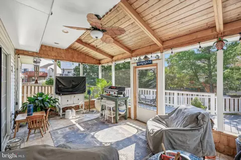 21200 Sparrow Ct, Germantown, MD 20876