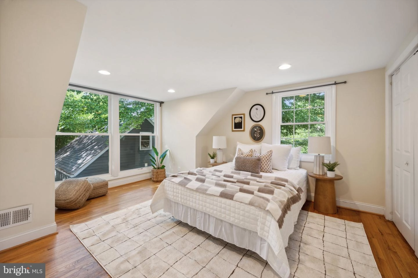 Bedroom - 2201 Luzerne Ave, Silver Spring, MD 20910 photo 4 of 10