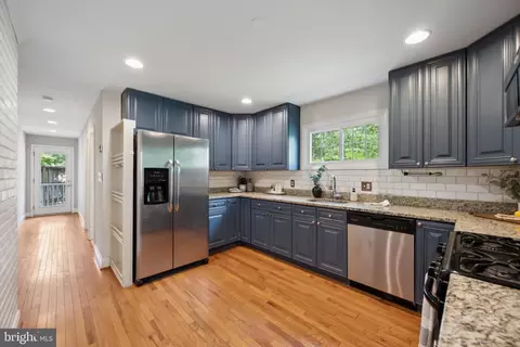Entry Way - 2201 Luzerne Ave, Silver Spring, MD 20910 photo 1 of 4