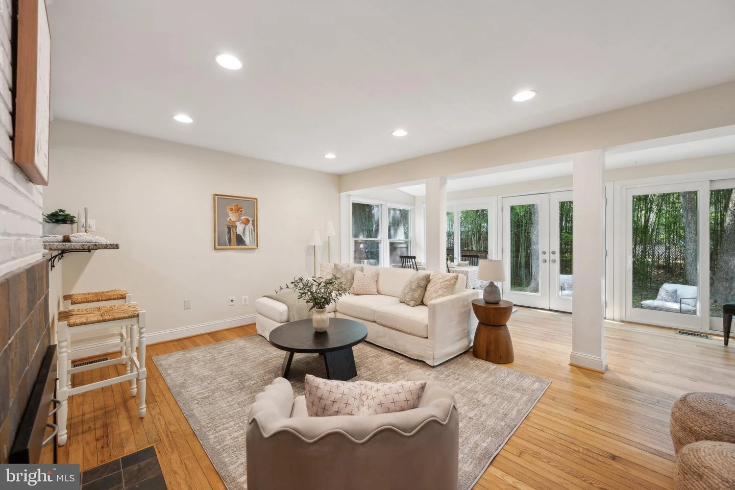 Living - 2201 Luzerne Ave, Silver Spring, MD 20910 photo 1 of 5