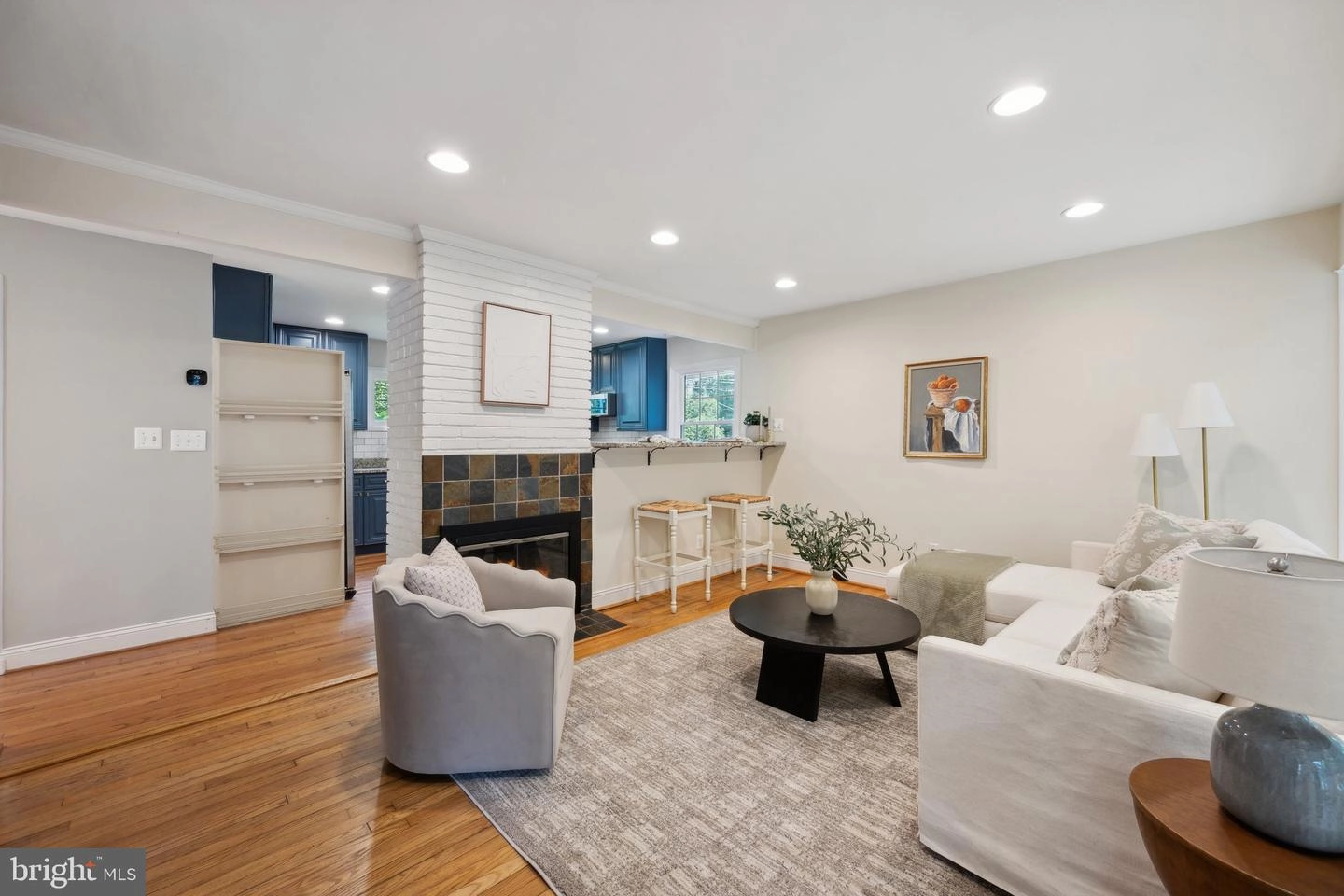 Living - 2201 Luzerne Ave, Silver Spring, MD 20910 photo 2 of 5