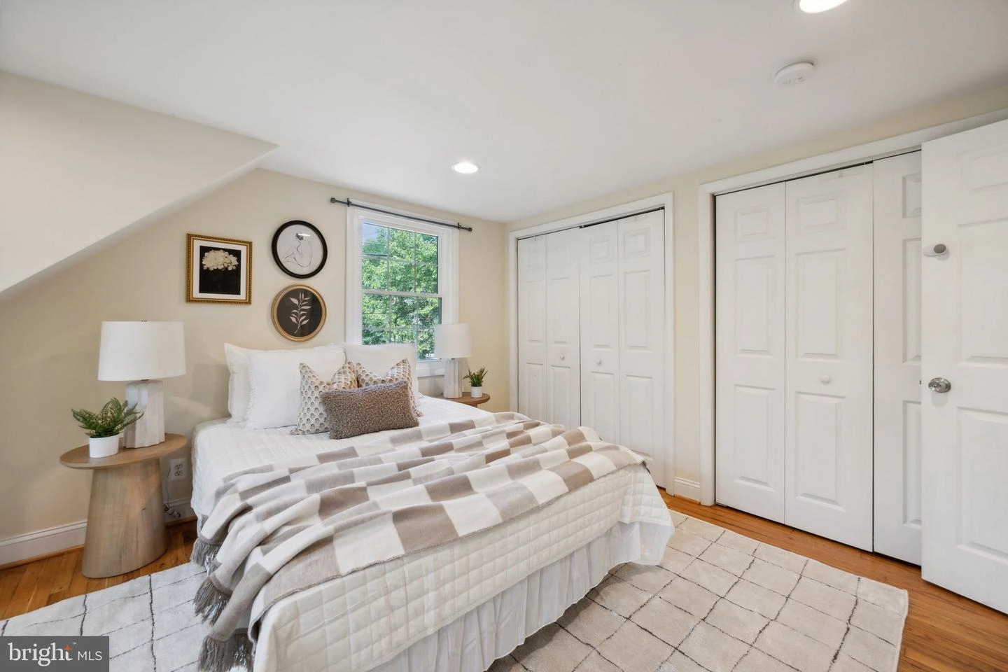Bedroom - 2201 Luzerne Ave, Silver Spring, MD 20910 photo 5 of 10