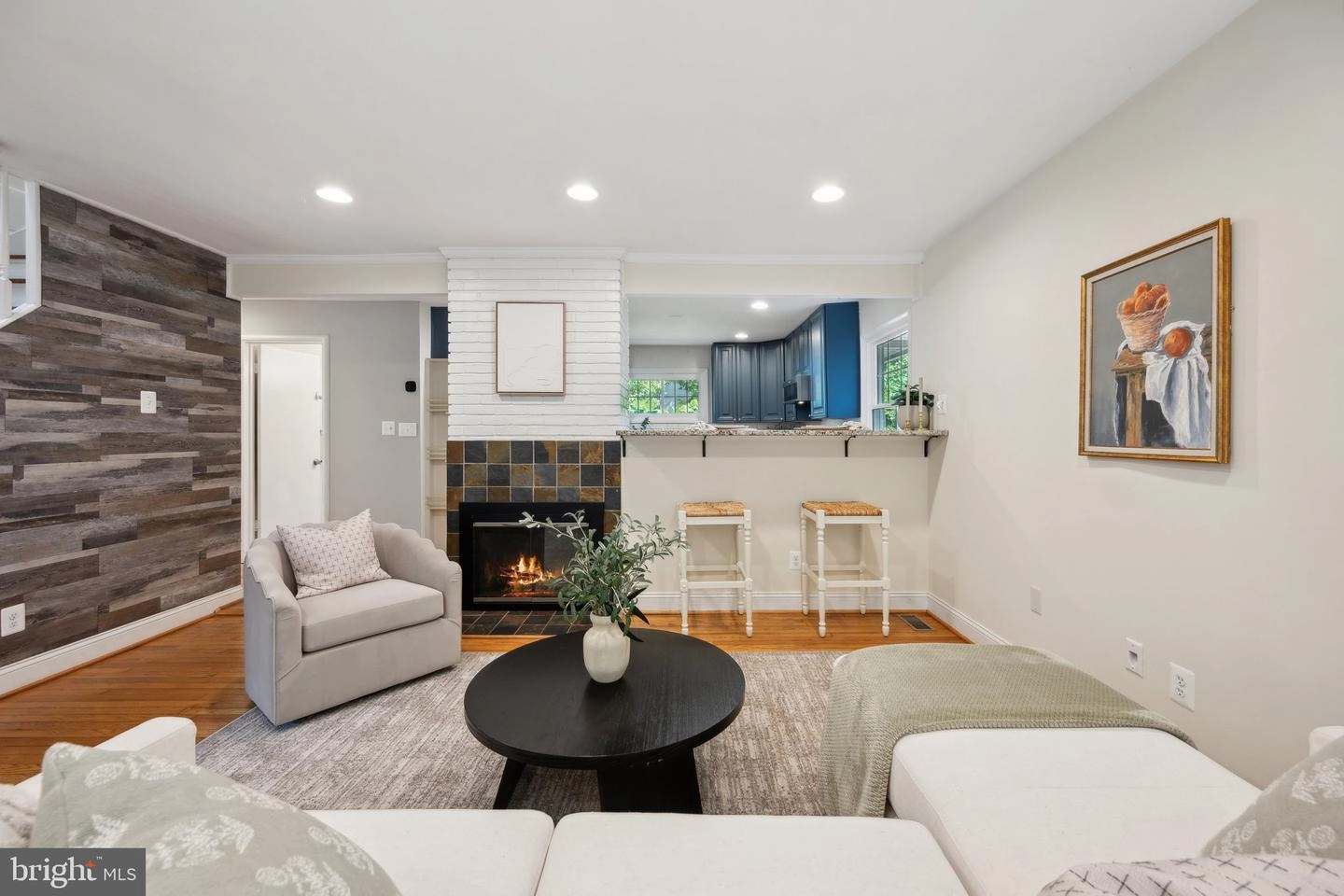 Living - 2201 Luzerne Ave, Silver Spring, MD 20910 photo 4 of 5