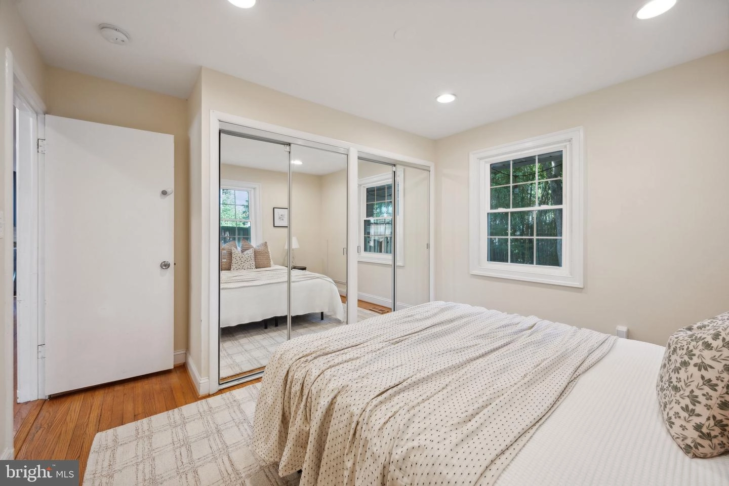 Bedroom - 2201 Luzerne Ave, Silver Spring, MD 20910 photo 2 of 10