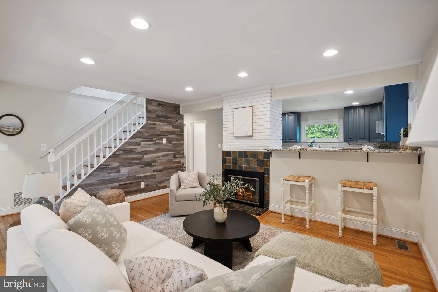 Living - 2201 Luzerne Ave, Silver Spring, MD 20910 photo 3 of 5
