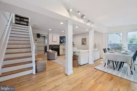 Entry Way - 2201 Luzerne Ave, Silver Spring, MD 20910 photo 2 of 4