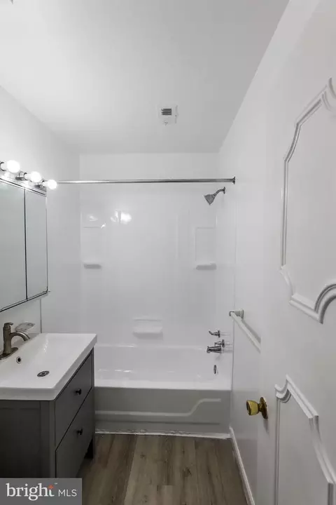 Bath - 3364 Hewitt Ave #302, Silver Spring, MD 20906 photo 2 of 2