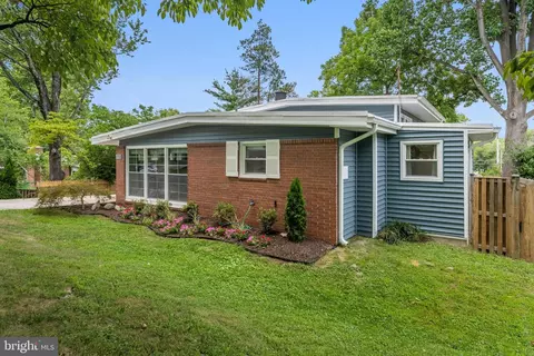 1702 Tweed St, Rockville, MD 20851