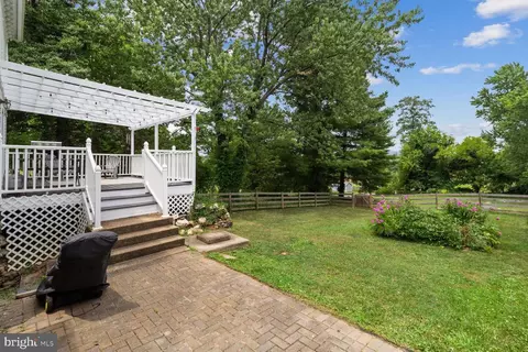 Exterior - 18221 Barnesville Rd, Barnesville, MD 20838 photo 6 of 9