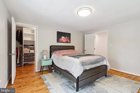 Bedroom - 18221 Barnesville Rd, Barnesville, MD 20838 photo 2 of 4