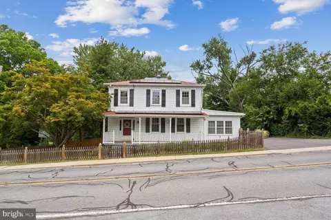 Exterior - 18221 Barnesville Rd, Barnesville, MD 20838 photo 2 of 9