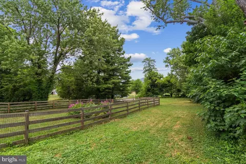 Exterior - 18221 Barnesville Rd, Barnesville, MD 20838 photo 8 of 9