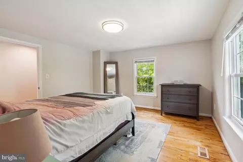 Bedroom - 18221 Barnesville Rd, Barnesville, MD 20838 photo 3 of 4