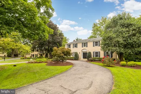 9908 Bedfordshire Ct, Potomac, MD 20854