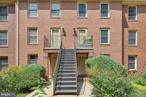 7914 Stable Way #7914, Potomac, MD 20854