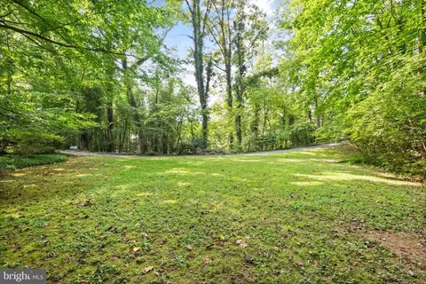6804 Melody Ln, Bethesda, MD 20817
