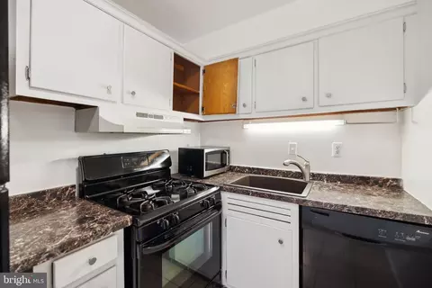Kitchen - 575 Thayer Ave #801, Silver Spring, MD 20910 photo 2 of 2