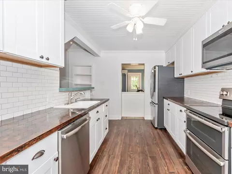 Kitchen - 22121 Dickerson Rd, Dickerson, MD 20842 photo 5 of 6