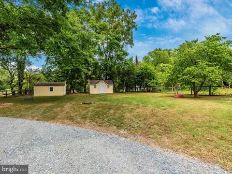 Exterior - 22121 Dickerson Rd, Dickerson, MD 20842 photo 15 of 18