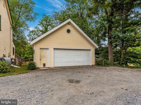 Exterior - 22121 Dickerson Rd, Dickerson, MD 20842 photo 3 of 18